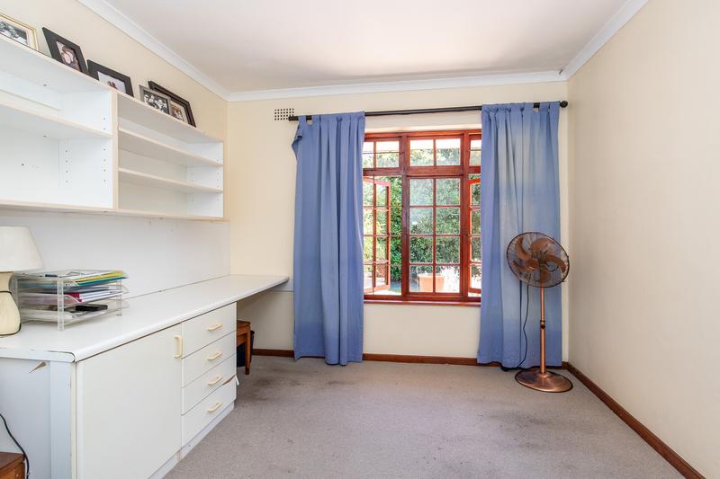 5 Bedroom Property for Sale in Constantia Western Cape